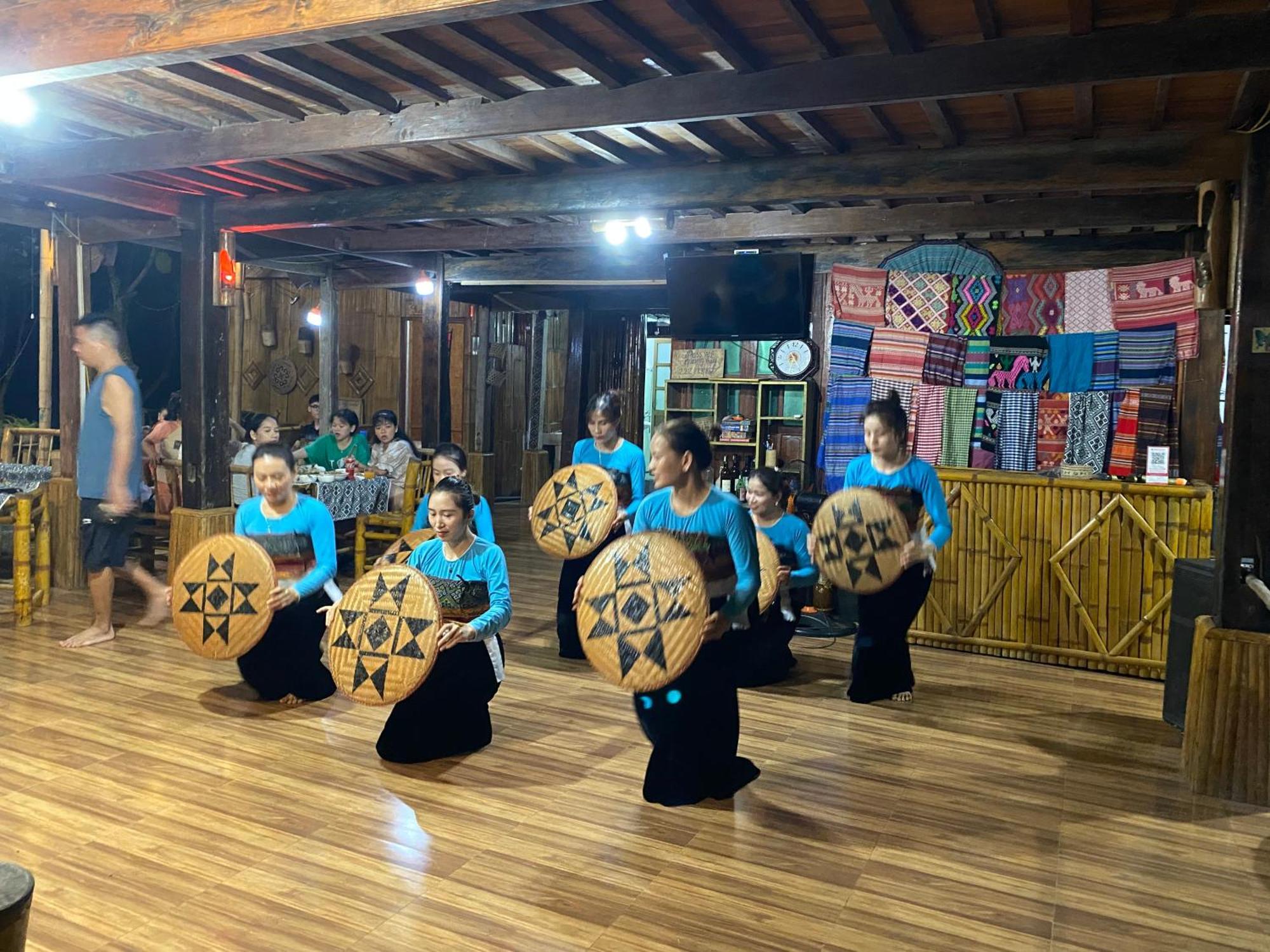 Truong Huy Homestay Mai Châu Esterno foto