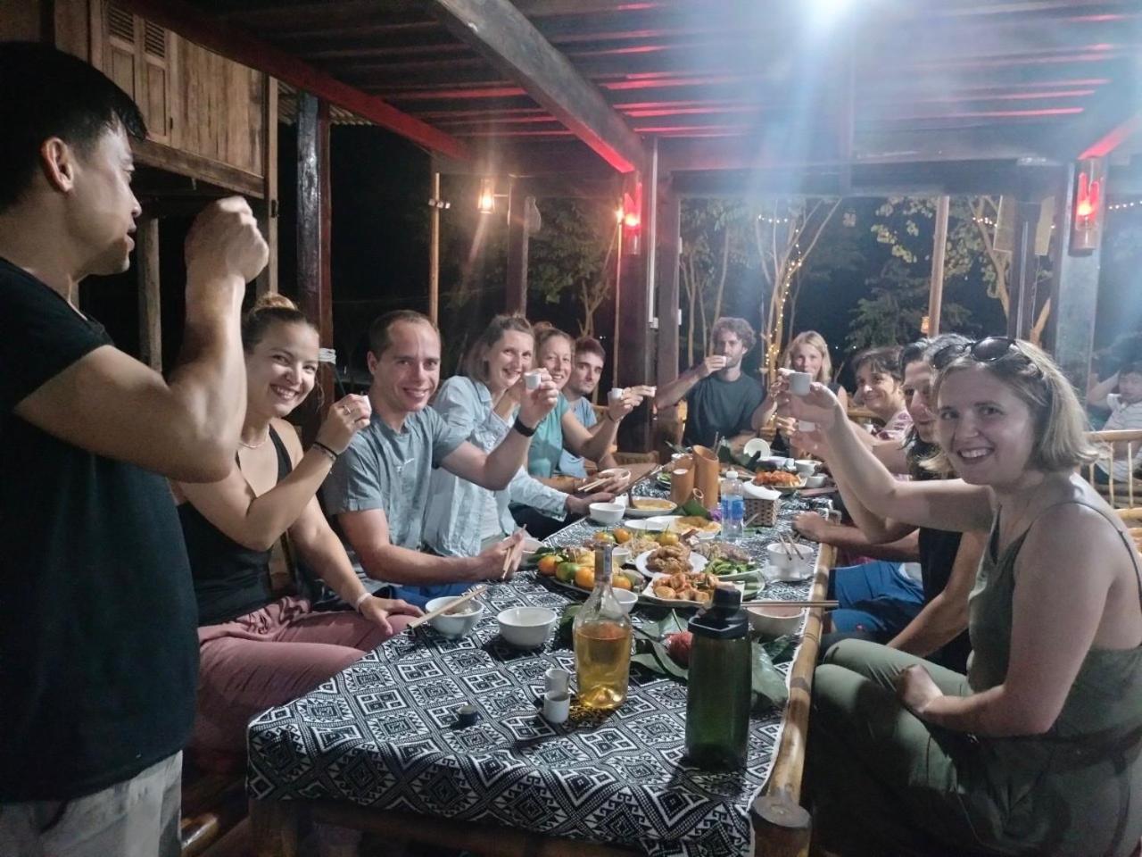 Truong Huy Homestay Mai Châu Esterno foto